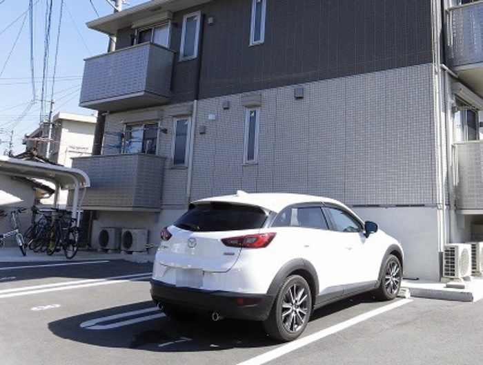 ピラール清水の駐車場
