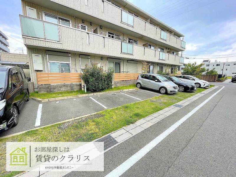グレース洛西口B棟の駐車場