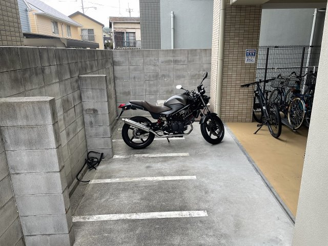 フローラルコート豊中の駐車場