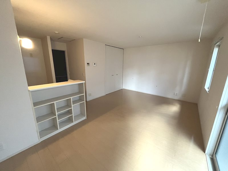 QUATRE　FEUILLES向日町の居間・リビング|LDK15帖以上の広々空間。大容量ウォークインクロゼット完備