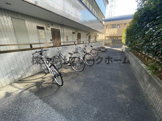 三鷹市井の頭１丁目の賃貸マンションのエントランス