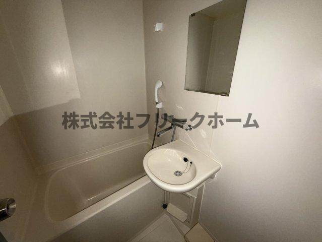 三鷹市井の頭１丁目の賃貸マンションの浴室