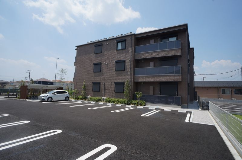 セターレの駐車場|月額5,500円　※2台目ご希望の際は、近隣駐車場月額5,500円（要空確認）