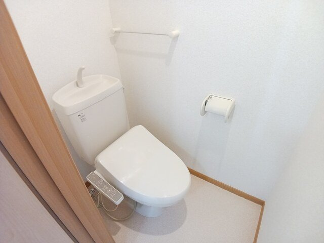 【トイレ】 | 仲介手数料無料！初期費用最安！リジェール・７ | ゆったりとした空間のトイレです