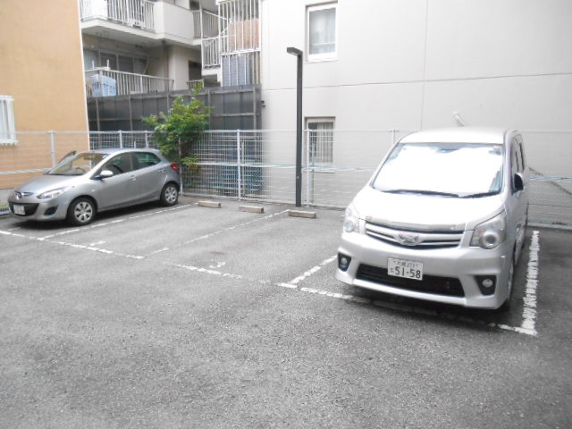コートイケガミの駐車場