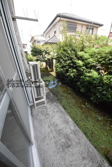 小金井市中町４丁目のアパートのバルコニー