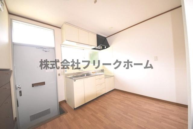 小金井市中町４丁目のアパートの居間・リビング