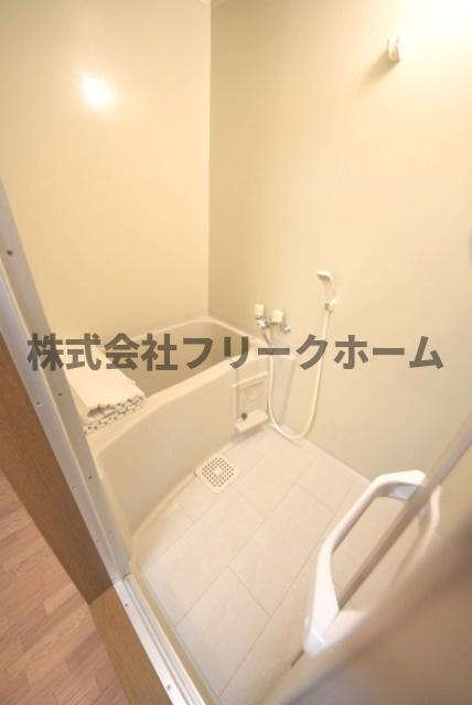 小金井市中町４丁目のアパートの浴室