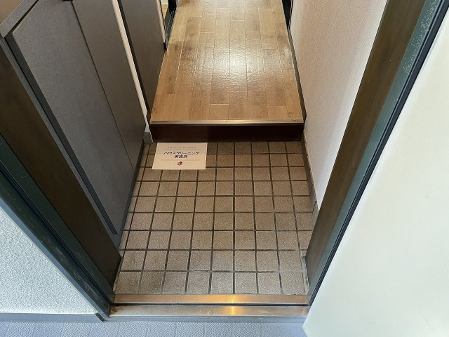コスモハイツ上野の玄関