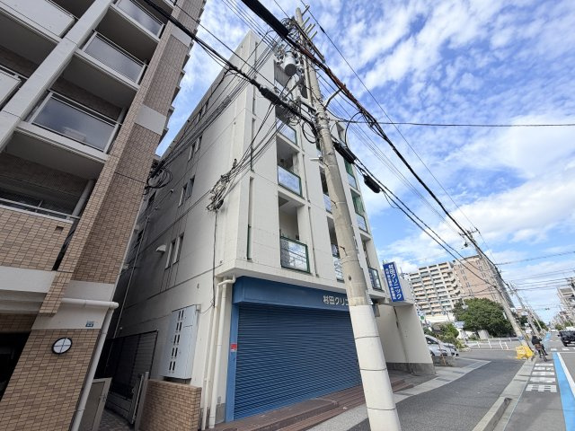 プティ・ア・プティの外観