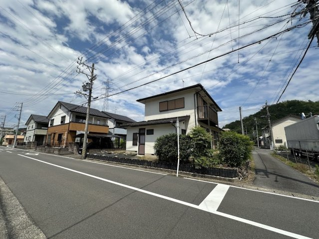 中古住宅　岩崎の前面道路含む現地写真