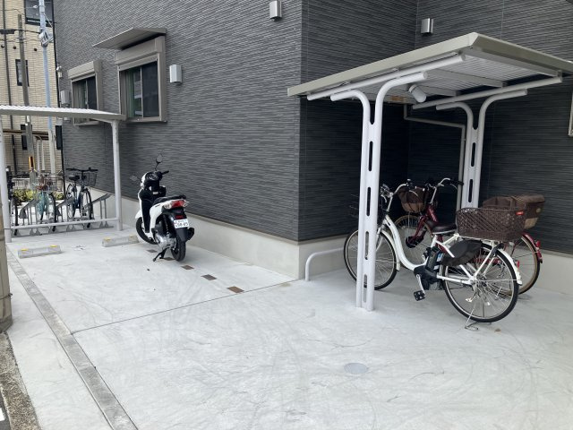 ブリリアンスの駐車場