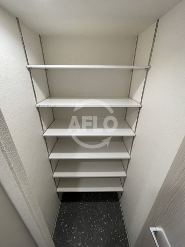 プレサンス大国町ラヴェニールの収納|プレサンス大国町ラヴェニール　ウォークインクローゼット