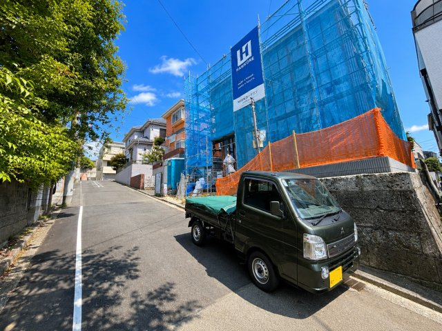 【横浜市南区中里4丁目12-28全2棟新築戸建て】★仲介手数料無料★（別所小学校・南が丘中学校）