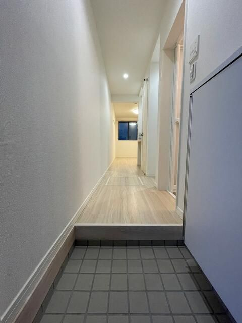 川崎市多摩区栗谷３丁目のアパートの玄関