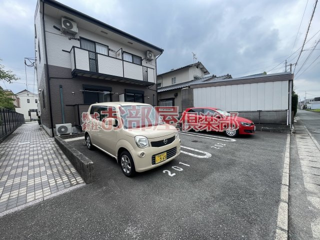 ポラリス弐番館の駐車場|駐車場があります