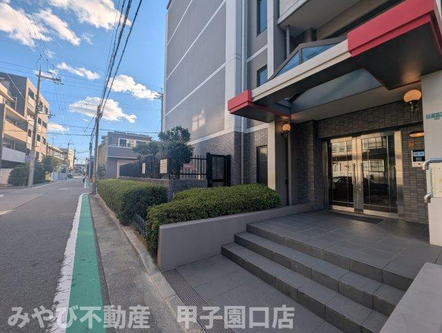 エル・セレーノ武庫川のエントランス