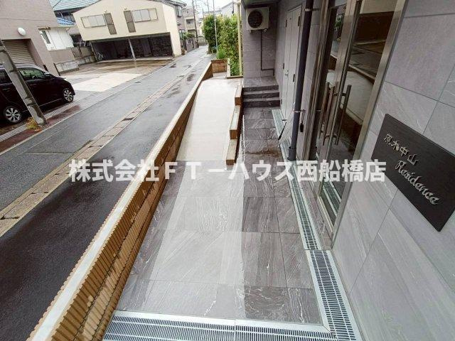 Alivis原木中山の駐車場