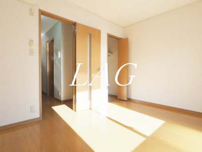 【居間・リビング】 | カーサ・ポポロ | 洋室のお部屋です。