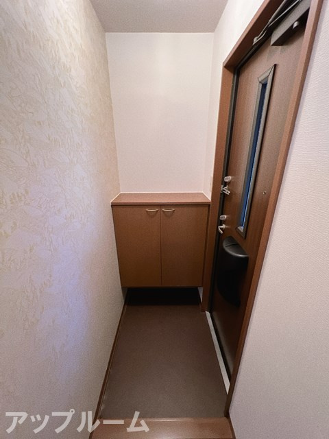 サンルガールの玄関