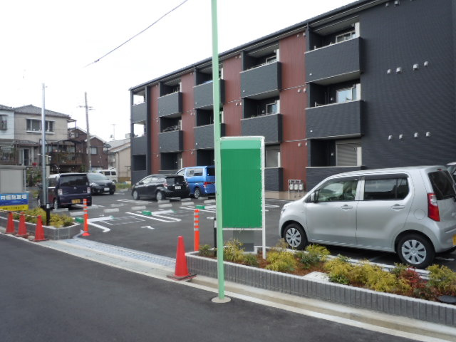 BLANCOSTA SQUAREの駐車場