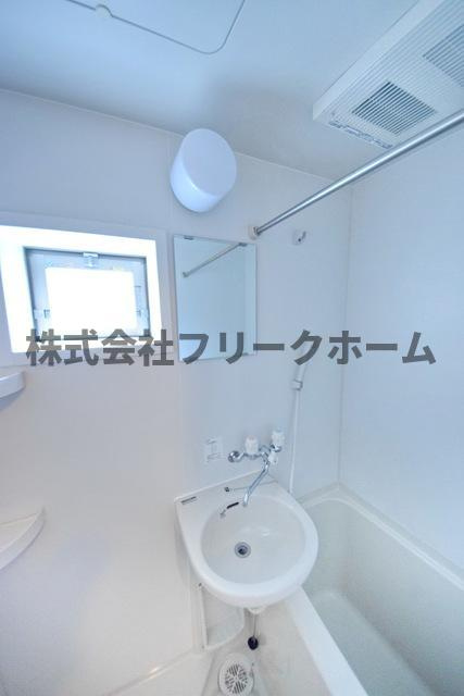 三鷹市上連雀２丁目のアパートの洗面所