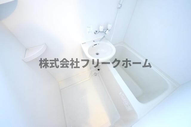 三鷹市上連雀２丁目のアパートの浴室