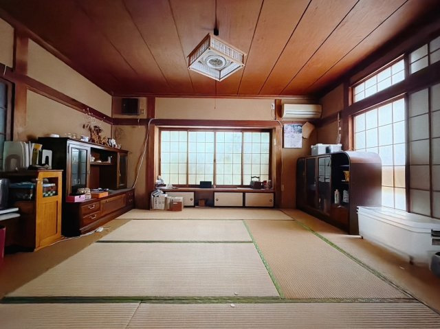 【中古戸建】伊勢崎市境小此木の和室|■和室｜意外と場所をとるアイロンがけや、お洗濯物を畳むときにも広々と使うことができ、ちょっと一休みしたいとき、すぐに横になれるのも魅力です♪