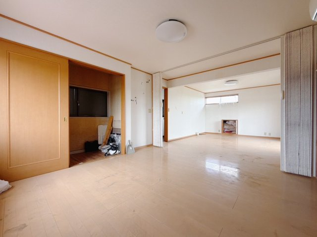 【中古戸建】伊勢崎市境小此木の洋室|■2階洋室｜子供部屋のメリットは「自立心を養うことができる」「自分で整理整頓できるようになる」そして、お子様が成長した際には「プライバシーを確保できる」といい事だらけ♪