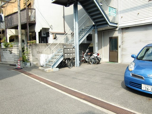 フレンディ北条の駐車場