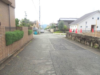【前面道路含む現地写真】 | 川西市緑台5丁目1の90　建築条件無土地