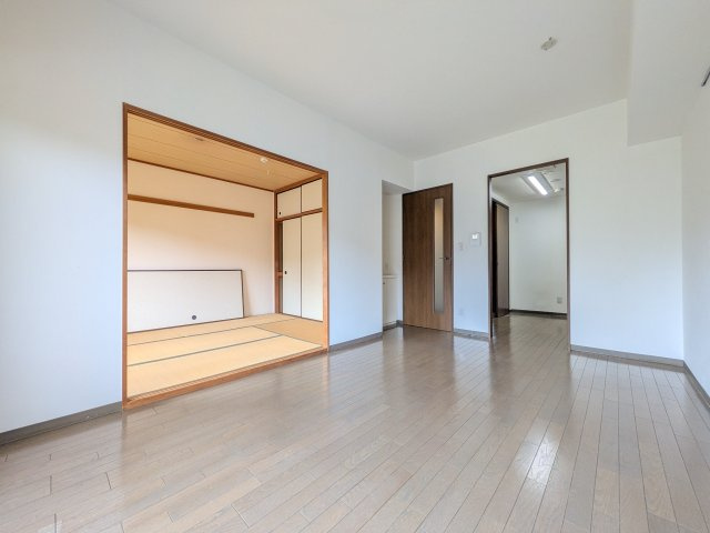 エスポワール松風台Ⅲ番館の居間・リビング