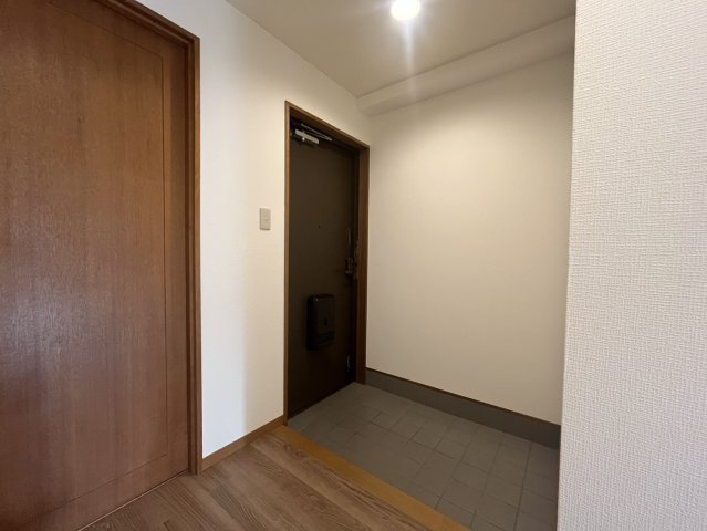 プレズィール衣笠の玄関