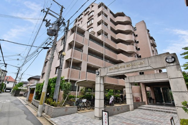 ダイアパレス甲子園の外観|阪神「甲子園」駅徒歩7分×2026年2月室内リフォーム済の美麗な3LDKのお家です。2WIC、床暖房、食洗機、浴室乾燥機等暮らしやすさを高める充実設備◎皆様からのご連絡を心よりお待ちしております。