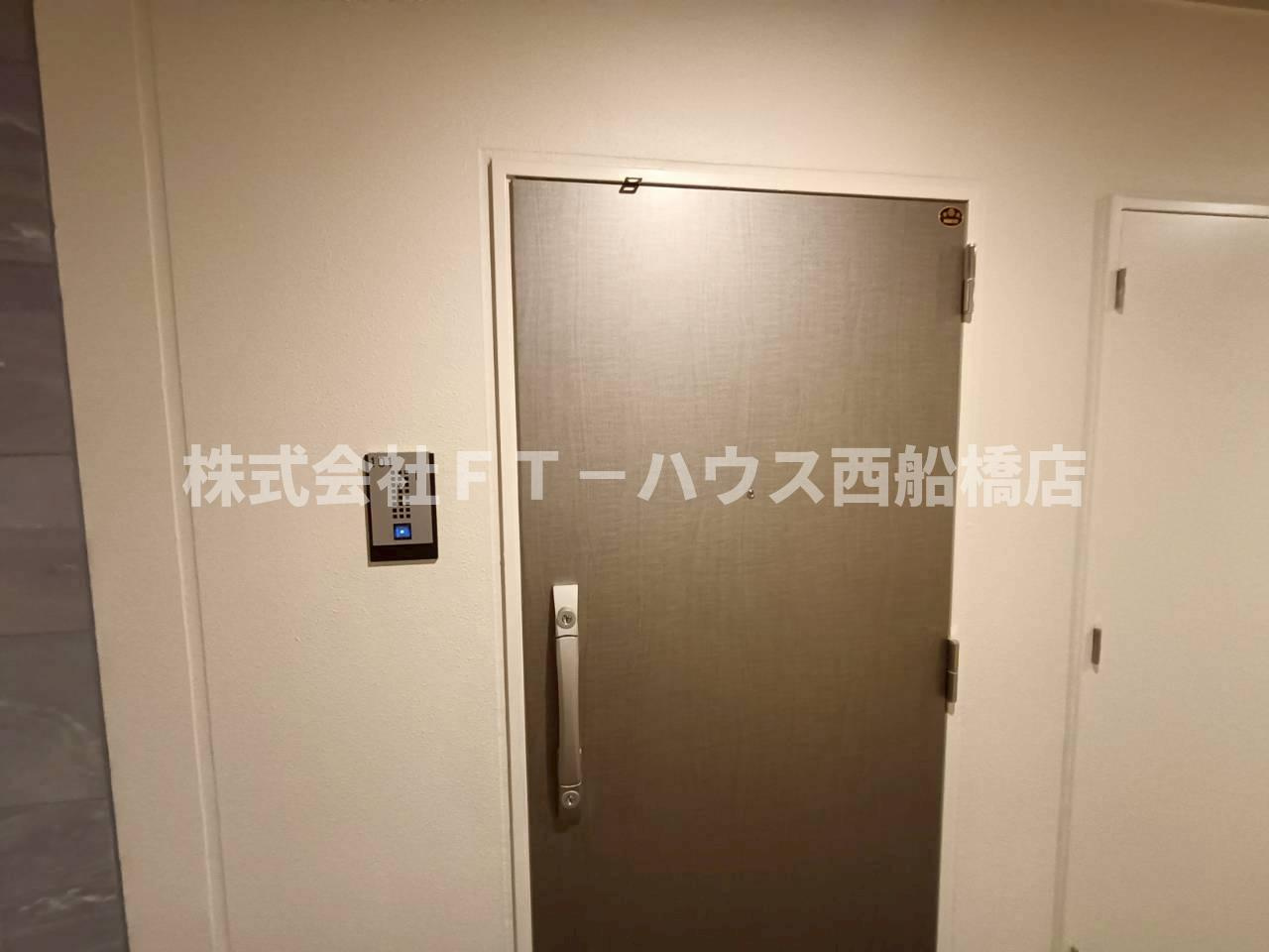 Alivis原木中山の玄関