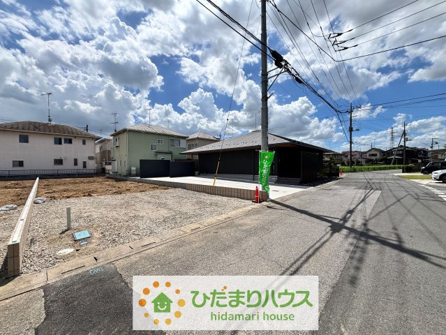 加須不動岡　新築一戸建て　01　リーブルガーデンの前面道路含む現地写真|26/08/07　撮影