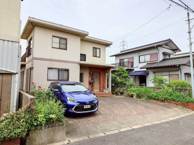 小倉南区下貫一丁目中古戸建の外観|【令和8年6月18日撮影】
駐車はゆったり３台可能です♪