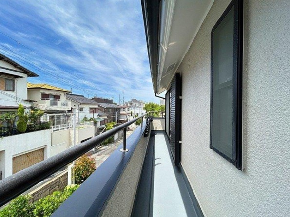 神戸市垂水区塩屋北町3丁目のバルコニー|2階各室にベランダ付き♪