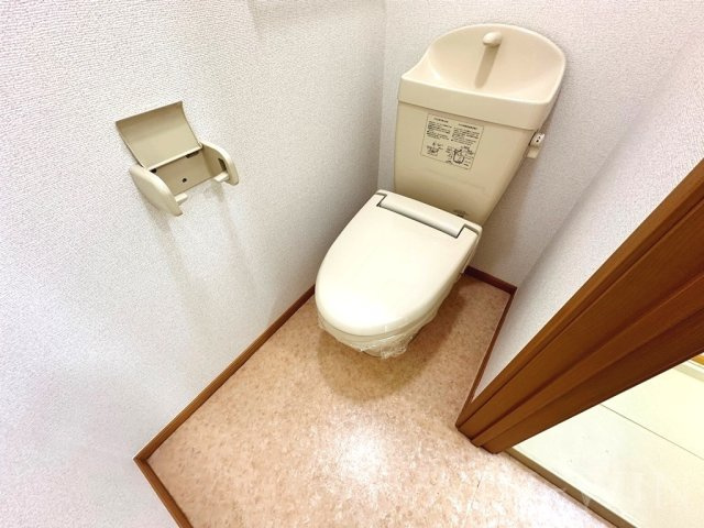 エターナル ポートのトイレ|イメージ（同建物内別部屋の写真です）