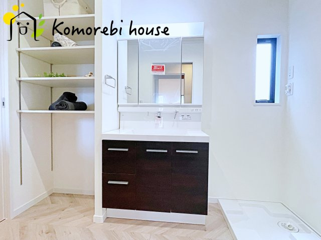 大宮南中野　新築一戸建て　ルシェール　Gの独立洗面台|独立洗面台、小物を置くことができて便利です