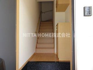 朝来市和田山町玉置のアパートの玄関|玄関にはシューズボックスが付いています！