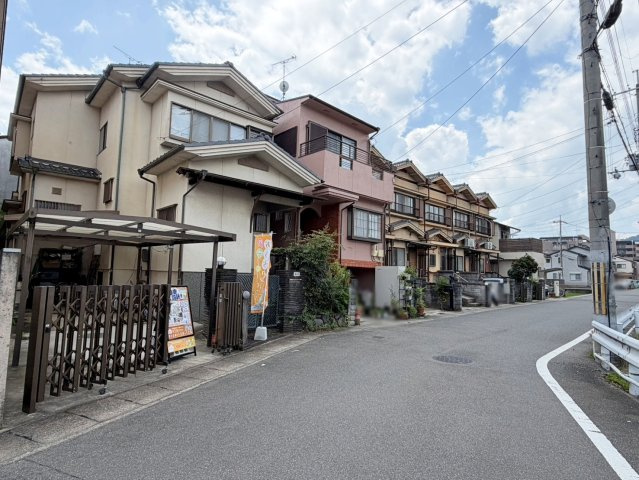 桂上野西町　建築条件無土地|前道見通し良好！比較的車通りが少なく、落ち着いて駐車などが可能◎（R8.6撮影）