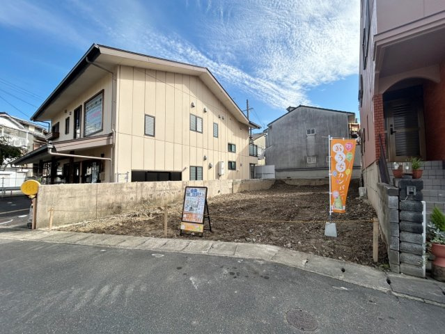 桂上野西町　建築条件無土地|前道見通し良好！比較的車通りが少なく、落ち着いて駐車などが可能◎（R8.10撮影）