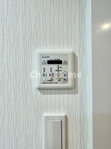 亀有ガーデンハウスの冷暖房・空調設備|【浴室乾燥機】暖房・冷風・換気・乾燥が可能です。毎日を快適に過ごせるうれしい機能が揃っています。雨の日の洗濯物も安心です。