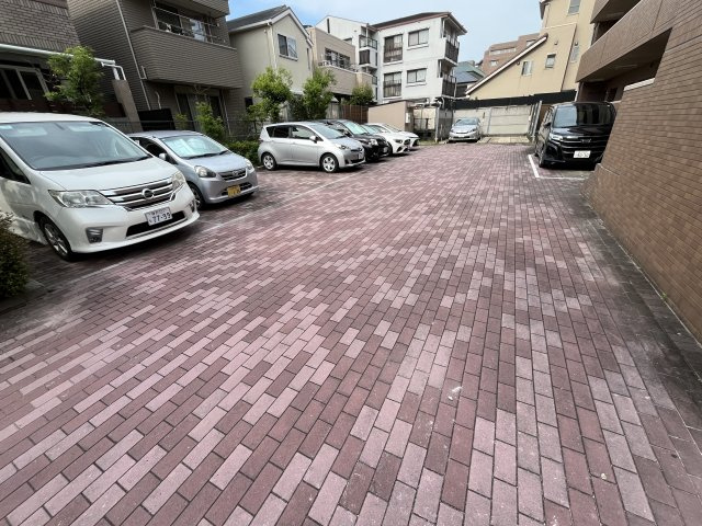 コートラフィーネの駐車場