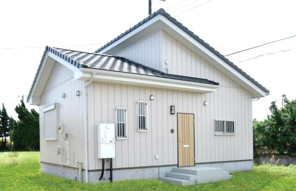 山武市松ケ谷松ケ谷ロ　平家中古戸建の外観|令和3年5月築 2DK平家駐車2台能九十九里海岸まで車約3分 ウッドデッキエアコン2台閑静な分譲地内