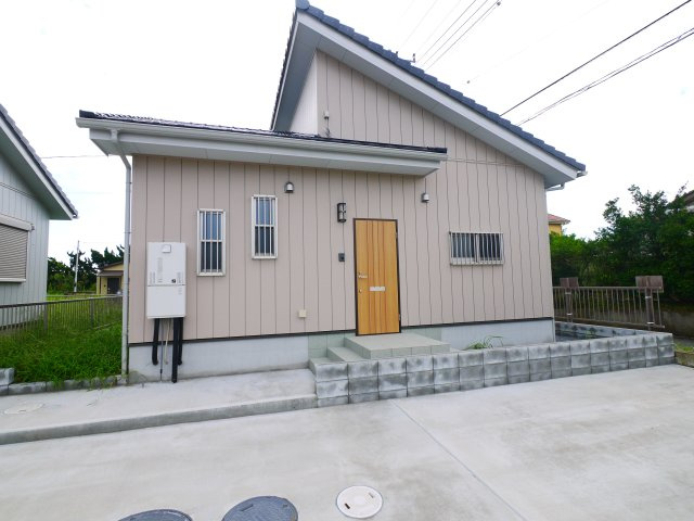 山武市松ケ谷松ケ谷ロ　平家中古戸建の外観|令和3年5月築 2DK平家駐車2台能九十九里海岸まで車約3分 ウッドデッキエアコン2台閑静な分譲地内