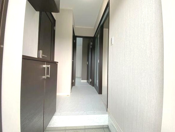 山武市松ケ谷松ケ谷ロ　平家中古戸建の玄関|令和3年5月築 2DK平家駐車2台能九十九里海岸まで車約3分 ウッドデッキエアコン2台閑静な分譲地内