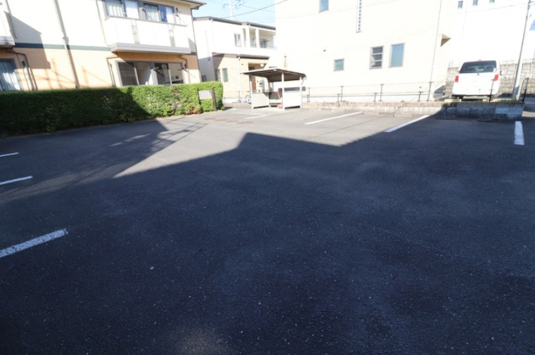 プチメゾンの駐車場