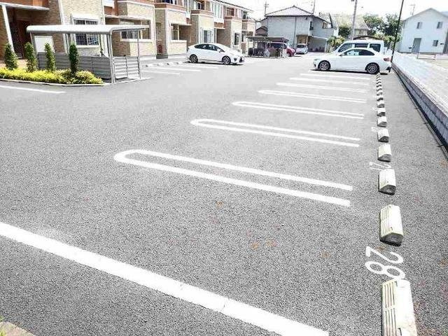 スウィートピーＢの駐車場